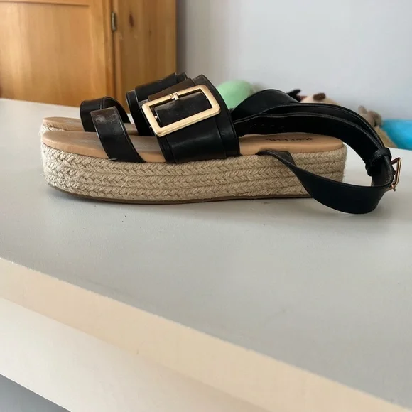 Platform sandals - Picture 2 of 2